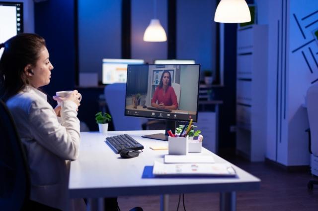 The Ultimate Guide to Choosing the Right Hybrid Events Platform for Your Needs